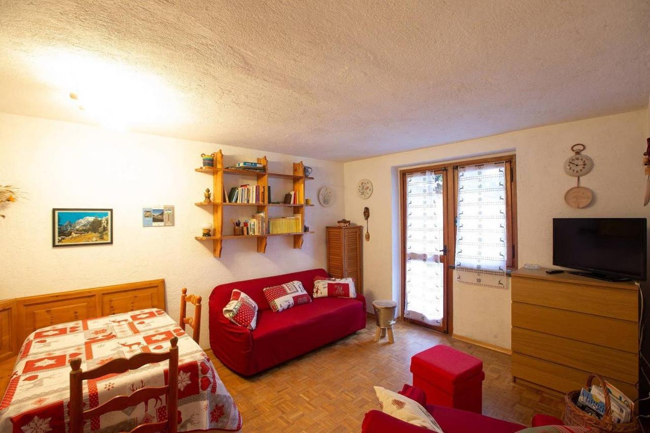 Appartamento ALTIDO Flat for 6, in the Historic Town Pré-Saint-Didier Esterno foto